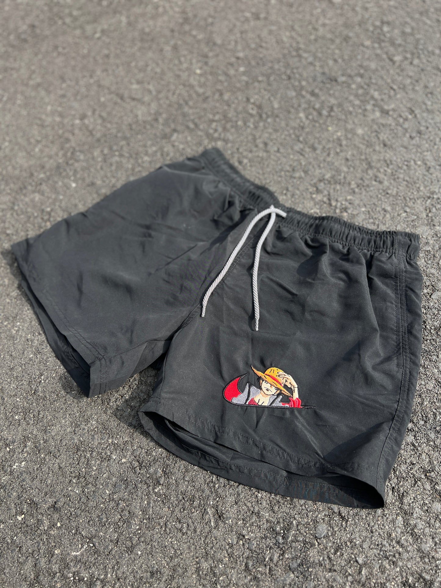 Pack Verano Anime: Bañador ECO Personalizable + Toalla Bordada