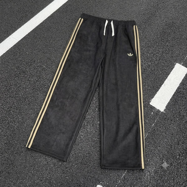 The Viral Chinese Pants